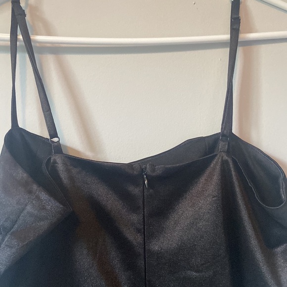 Lulu’s black satin medium mini/midi dress - Picture 3 of 3
